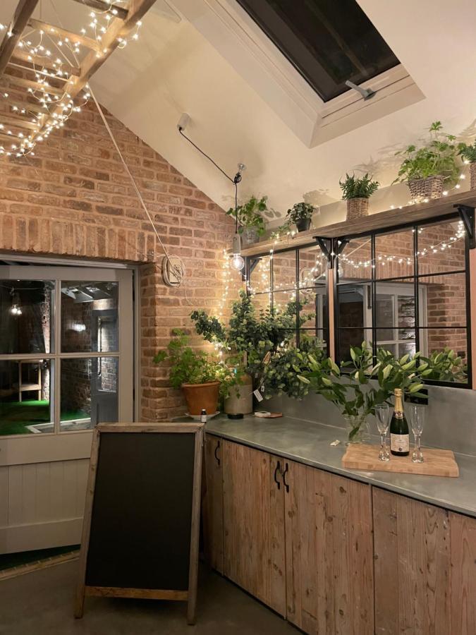 The Walled Garden At Cheshire Boutique Bathhouse 낸트위치 외부 사진
