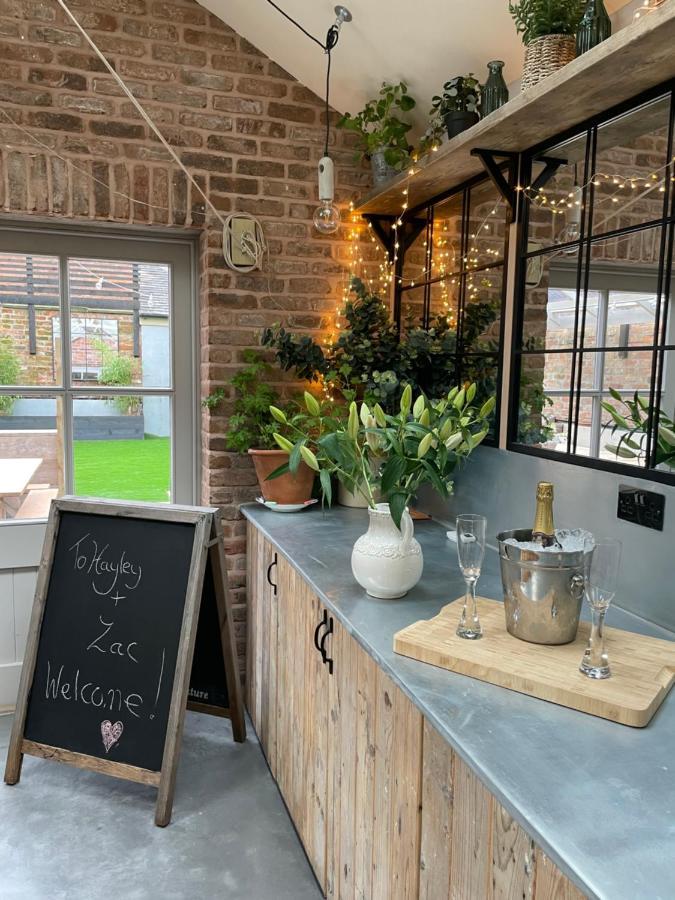 The Walled Garden At Cheshire Boutique Bathhouse 낸트위치 외부 사진