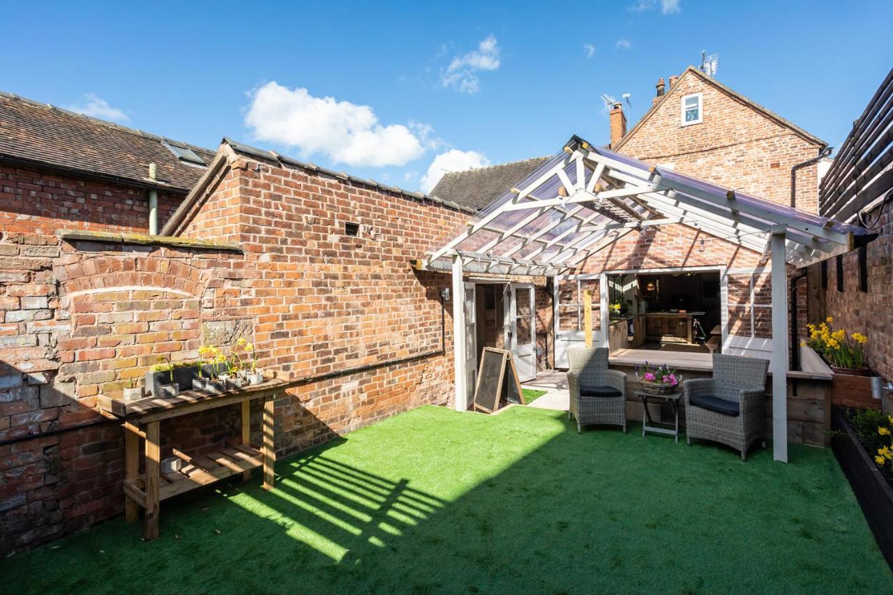 The Walled Garden At Cheshire Boutique Bathhouse 낸트위치 외부 사진