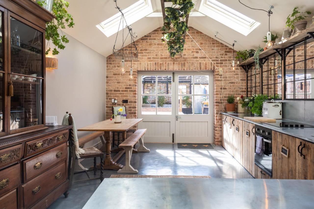 The Walled Garden At Cheshire Boutique Bathhouse 낸트위치 외부 사진