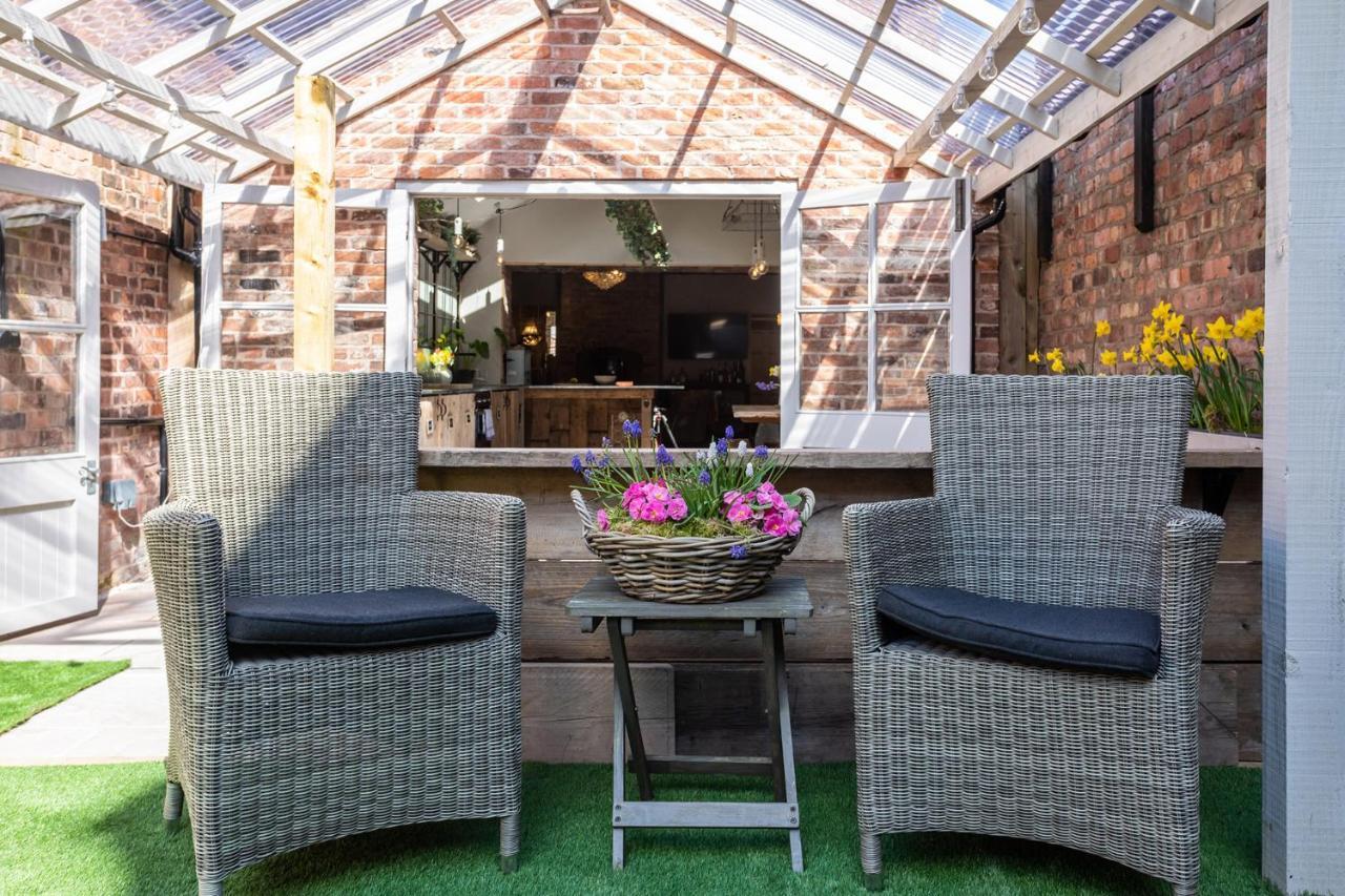 The Walled Garden At Cheshire Boutique Bathhouse 낸트위치 외부 사진