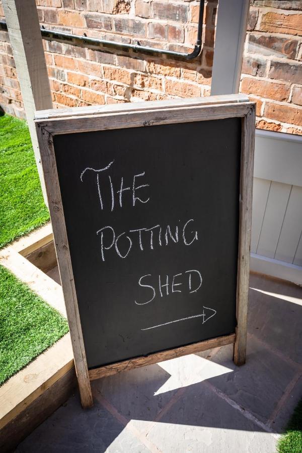 The Walled Garden At Cheshire Boutique Bathhouse 낸트위치 외부 사진