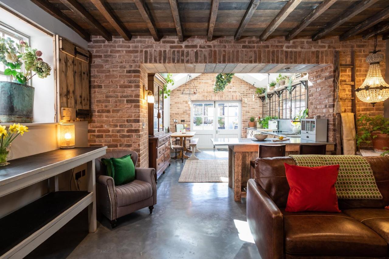 The Walled Garden At Cheshire Boutique Bathhouse 낸트위치 외부 사진