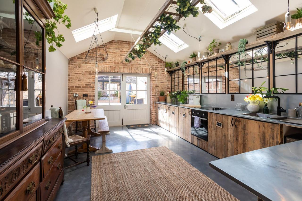 The Walled Garden At Cheshire Boutique Bathhouse 낸트위치 외부 사진