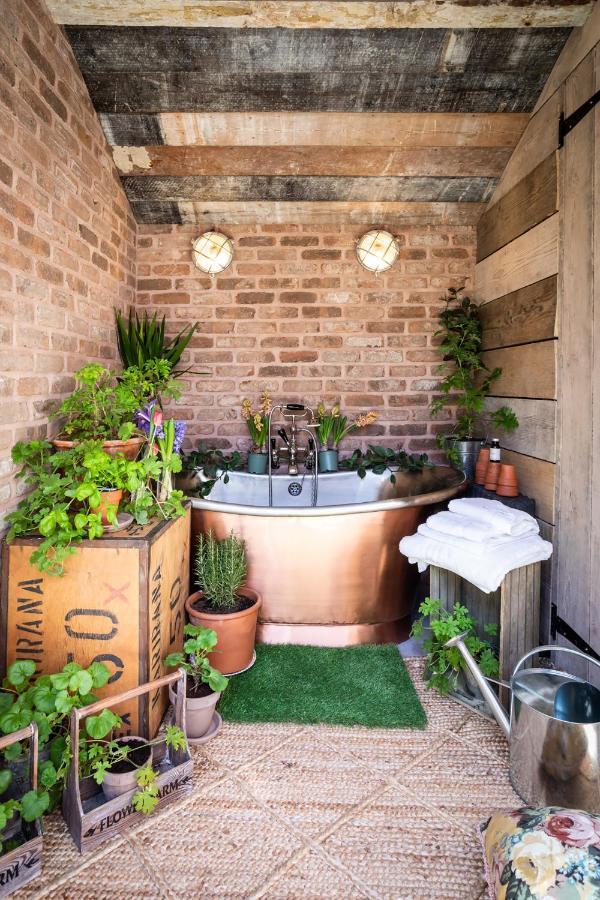 The Walled Garden At Cheshire Boutique Bathhouse 낸트위치 외부 사진