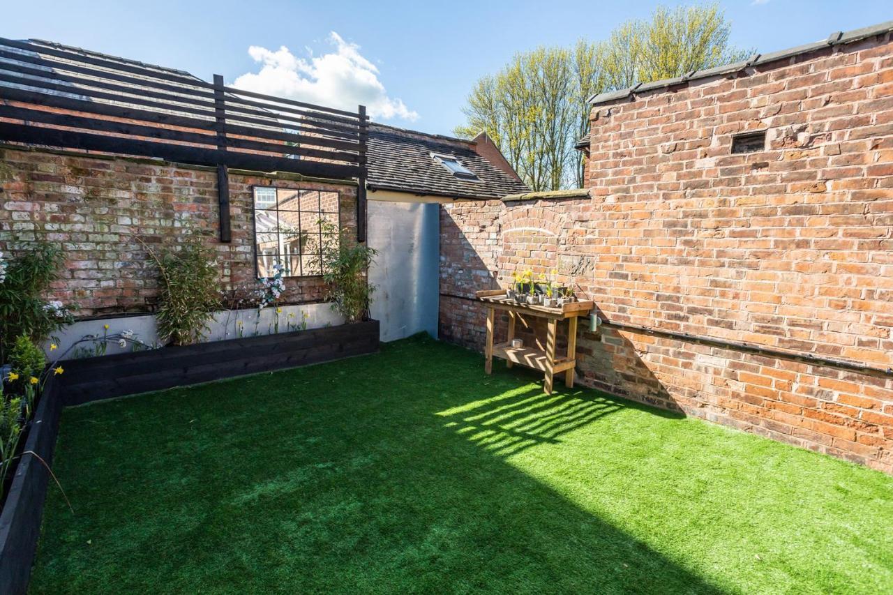 The Walled Garden At Cheshire Boutique Bathhouse 낸트위치 외부 사진